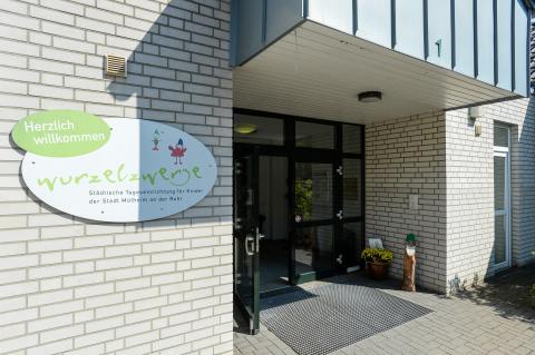 Städt. Tageseinrichtung für Kinder Wurzelzwerge Städt. Tageseinrichtung für Kinder Wurzelzwerge