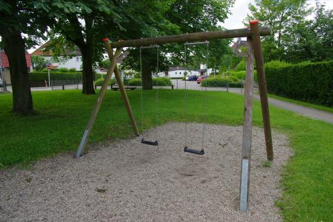 Schaukel auf dem Spielplatz