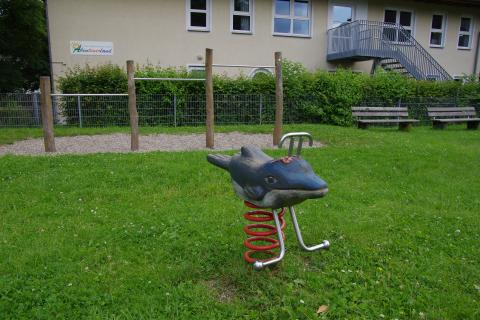 Wipptier auf dem Spielplatz