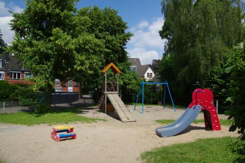Spielgeräte auf dem Spielplatz