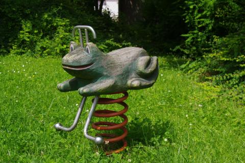 Wipptier auf dem Spielplatz