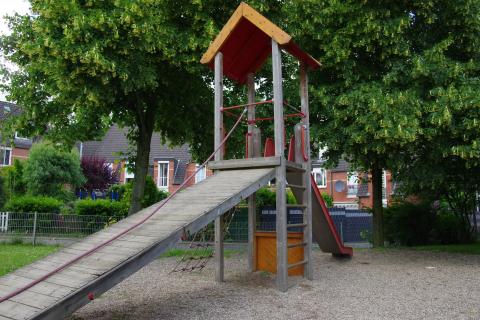 Klettergerät auf dem Spielplatz