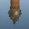 Spiegelung des Styrumer Wasserturms im Wasser.