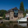 Das ehemalige Bootshaus beherbergt heute ein Erlebnismuseum, das zur Erkundung rund um die Natur am und im Fluss einlädt.