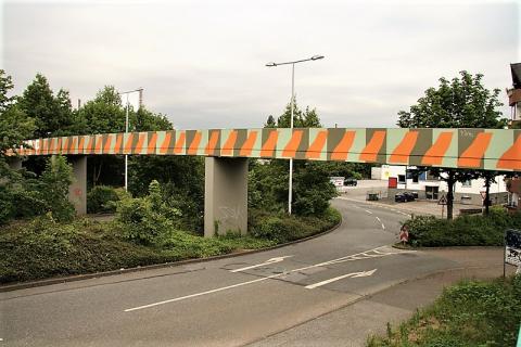 Brands, Will: Farbgestaltung der Brücke über den Tourainer Ring, Foto: Kunstmuseum Mülheim an der Ruhr/ Ralf Raßloff 2008.