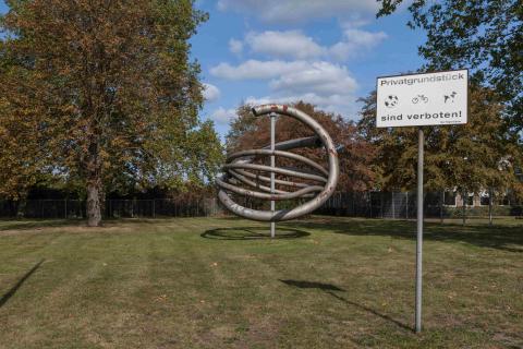 Merkel, Lisa: Metallröhrenplastik,1966; Foto: Ralf Rassloff 2020. 