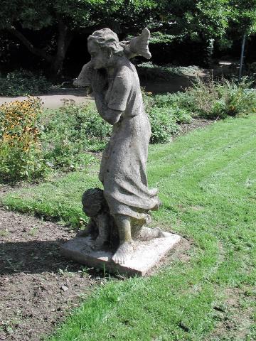 Deus, Willy: Fischer-Brunnen; Foto: Kunstmuseum Mülheim an der Ruhr 1999.