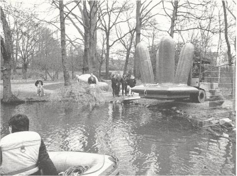 Golz, Dorothee: Wasserwelten (Installationsaufbau); Foto: Mülheimer Jahrbuch 1993; © 2020, Bildrecht, Wien/ © 2020, VG Bild-Kunst, Bonn.