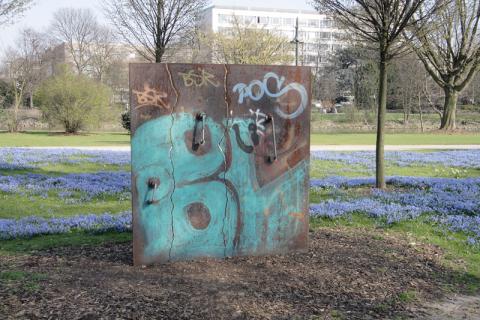 Gruppe Radius: o.T. (Metallplatte; Objekt III); Foto: Kunstmuseum Mülheim an der Ruhr 2008.