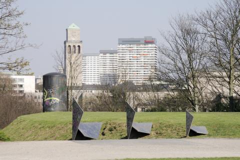 Koch, Diethelm: Drei Quadrate, Foto: Kunstmuseum Mülheim an der Ruhr/ Ralf Raßloff 2008 © VG 2020 Bild-Kunst, Bonn.