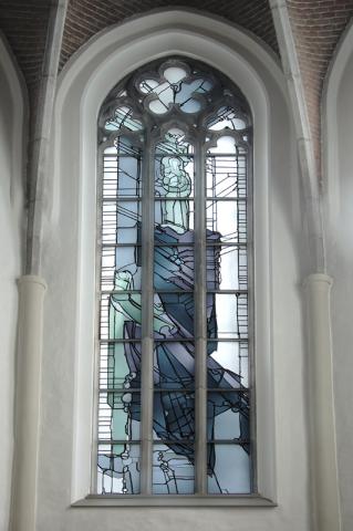 Rasche, Ernst: Mitte: Der auferstandene Christus; Buntglasfenster im Chor der Petrikirche; Foto: Kunstmuseum Mülheim an der Ruhr 2015.