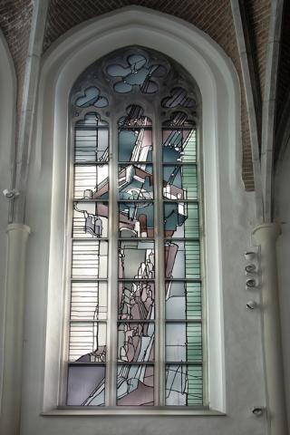 Rasche, Ernst: 1. v. rechts: Die Vollendung aller Gläubigen in der Herrlichkeit Gottes, Buntglasfenster im Chor der Petrikirche; Foto: Kunstmuseum Mülheim an der Ruhr 2015.