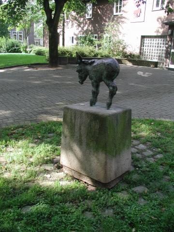 Kühn, Herbert: Esel - Ansicht von hinten/ seitlich, Foto: Kunstmuseum Mülheim an der Ruhr 2001.