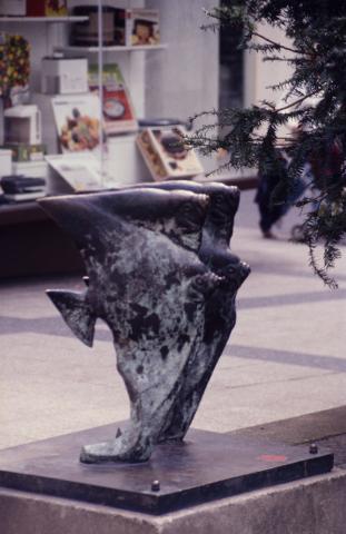 Kühn, Herbert: Skalare-Brunnen, ursprünglicher Standort MH-Innenstadt (Löhberg), Foto: Kunstmuseum Mülheim an der Ruhr, um 1990 (?).