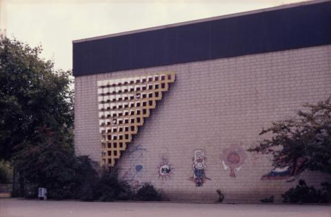 Liebsch, Otto Georg: o.T. (abstraktes Stahlrelief, Zustand vor 2001), Foto: Kunstmuseum Mülheim an der Ruhr o.J. (vor 2001).