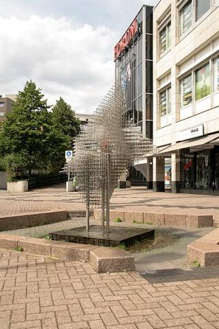 Liebsch, Otto Georg: Regenbaum, Ansicht von Dickswall Richtung Eppinghofer Straße, Foto: Kunstmuseum Mülheim an der Ruhr 2016.