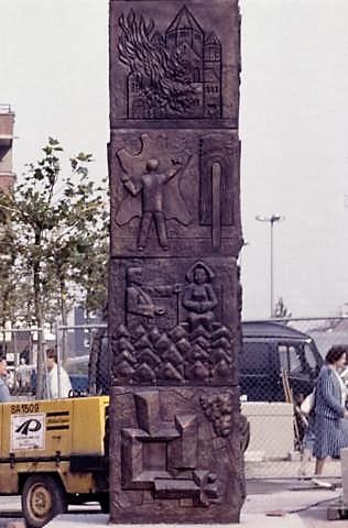 Liesen, Wolfgang: Stadtsäule; Foto: Kunstmuseum Mülheim an der Ruhr, um 1990 (?).