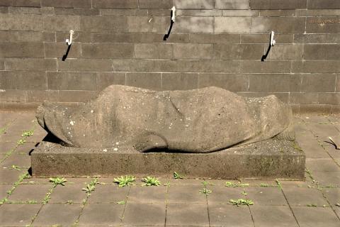 Marcks, Gerhard: Mahnmal für die Toten beider Weltkriege, Detail der Liegefigur, Foto: Kunstmuseum Mülheim an der Ruhr 2016.