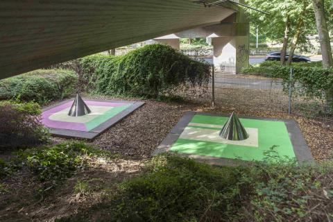 Nekes, Werner: Kegelanamorphosen, Gesamtansicht, Zustand 2020 nach der Restaurierung; Foto: Kunstmuseum Mülheim an der Ruhr/ Ralf Raßloff, Copyright VG Bild-Kunst 2020.