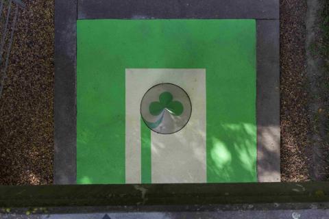 Nekes, Werner: Kegelanamorphosen, Detail: Kleeblatt, Zustand 2020 nach der Restaurierung; Foto: Kunstmuseum Mülheim an der Ruhr/ Ralf Raßloff, Copyright VG Bild-Kunst 2020.