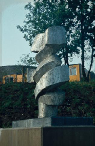 Prasse, Karl: Bewegung und Gegenbewegung, Zustand um 1990; Foto: Kunstmuseum Mülheim an der Ruhr o.J. 