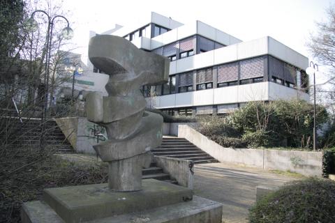 Prasse, Karl: Bewegung und Gegenbewegung, Zustand 2008; Foto: Kunstmuseum Mülheim an der Ruhr/ Ralf Raßloff 2008. 