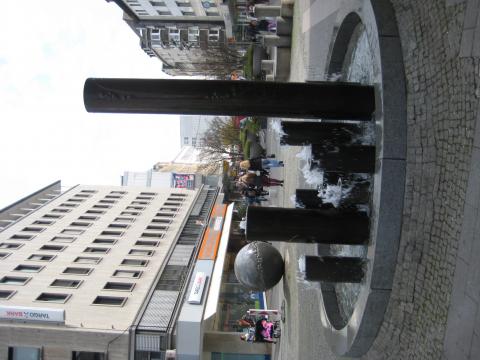 Rasche, Ernst: Brunnen- und Platzgestaltung, Kreuzung Schloßstraße/ Löhberg, Detail des Brunnens; Foto: Kunstmuseum Mülheim an der Ruhr 2016.