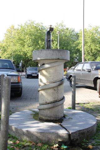 Rasche, Ernst: Trinkwasserbrunnen; Foto: Kunstmuseum Mülhein an der Ruhr 2008.