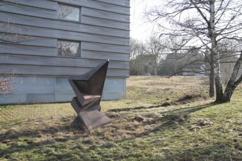 Rasche, Ernst: Skulptur in der Landschaft, ehemaliger Standort: Firmensitz Agiplan, Zeppelinstr. 301; Zustand 2009; Foto: Kunstmuseum Mülheim an der Ruhr 2009.