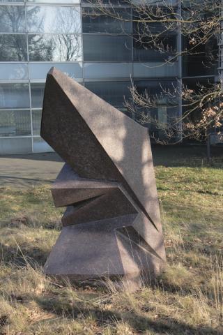 Rasche, Ernst: Skulptur in der Landschaft, ehemaliger Standort: Firmensitz Agiplan, Zeppelinstr. 301; Zustand 2009; Foto: Kunstmuseum Mülheim an der Ruhr 2009.