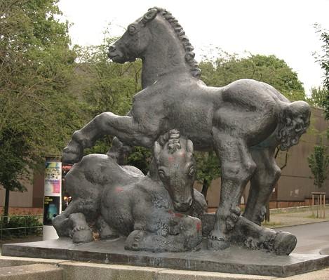 Rübsam, Jupp: Fohlengruppe, Foto: Kunstmuseum Mülheim an der Ruhr/ Ralf Raßloff 2008.