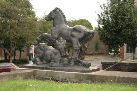 Rübsam, Jupp: Fohlengruppe, Foto: Kunstmuseum Mülheim an der Ruhr/ Ralf Raßloff 2008.