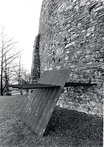 Uematsu, Keiji: Rammbock; Foto: Kunstmuseum Mülheim an der Ruhr 1982.