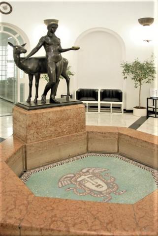 Janssen, Ulfert: Hygieia in der Badehalle des Solbad Raffelberg, Foto: Kunstmuseum Mülheim an der Ruhr 2016.