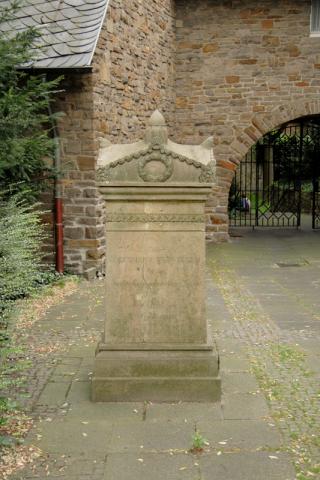 Gedenkstele für Gerhard Tersteegen; Foto: Kunstmuseum Mülheim an der Ruhr 2007.