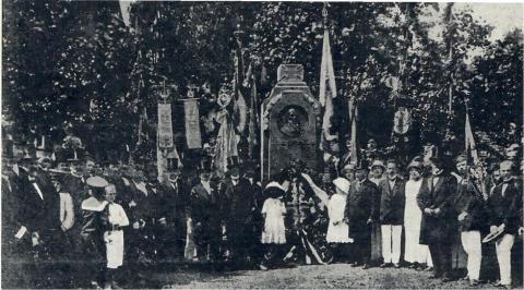 Künne, Arnold: Jahn-Denkmal; Foto: Mülheimer Jahrbuch 1965, S. 85.