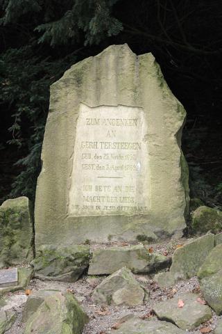 Gedenkstein für Gerhard Tersteegen; Foto: Kunstmuseum Mülheim an der Ruhr 2007.