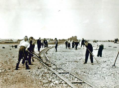Zwangsarbeiter*innen am Flughafen Essen/ Mülheim, Foto: Stadtarchiv Mülheim an der der Ruhr.