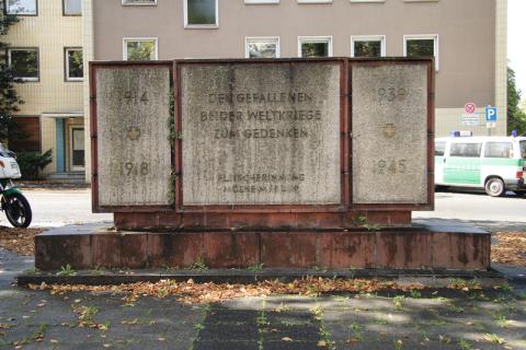 Lickfeld, Hermann: Gedenkstein, Zustand 2007; Foto: Kunstmuseum Mülheim an der Ruhr 2007.