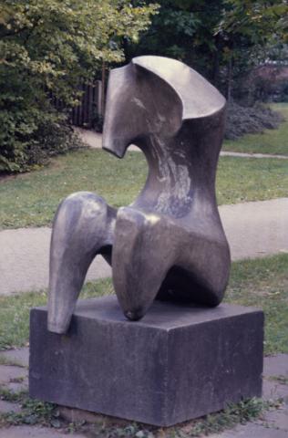 Prasse, Karl: Sitzender Torso, Foto: Kunstmuseum Mülheim an der Ruhr (1980er?).