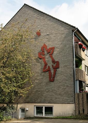 Adelmann, Gerd: Wandbild an Wohnhaus, Kruppstr. 54, Foto: Kunstmuseum Mülheim an der Ruhr/ Ralf Raßloff 2008.