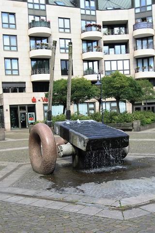 Almstadt, Otto: o.T. (Brunnen auf dem Berliner Platz), Foto: Kunstmuseum Mülheim an der Ruhr, 2007.