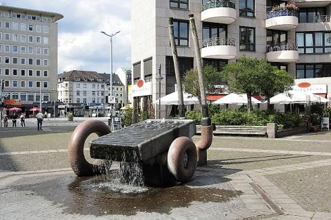 Almstadt, Otto: o.T. (Brunnen auf dem Berliner Platz), Foto: Kunstmuseum Mülheim an der Ruhr, 2007.