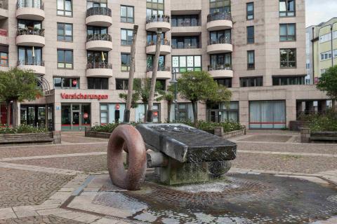 Almstadt, Otto: Brunnenskulptur, 1989; Foto: Ralf Raßloff 2020.