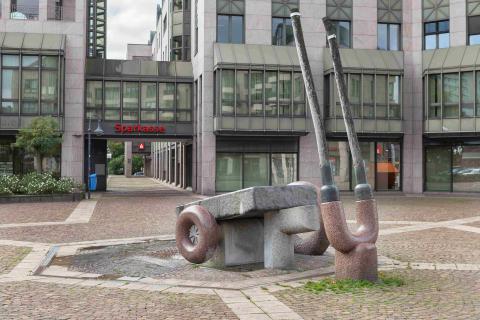 Almstadt, Otto: Brunnenskulptur, 1989; Foto: Ralf Raßloff 2020.