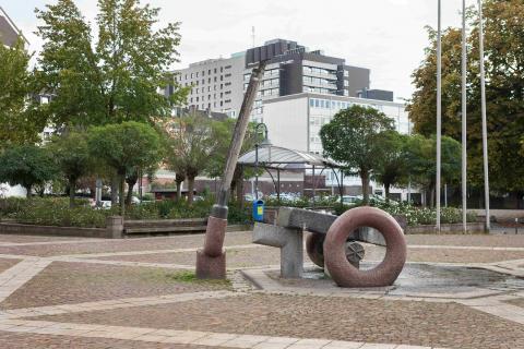 Almstadt, Otto: Brunnenskulptur, 1989; Foto: Ralf Raßloff 2020.