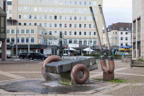 Almstadt, Otto: Brunnenskulptur, 1989; Foto: Ralf Raßloff 2020.