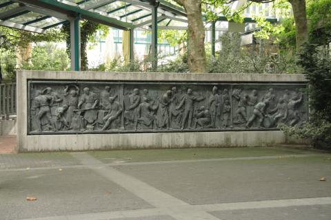 Calandrelli, Alexander: Rheinland-Relief, Foto: Kunstmuseum Mülheim an der Ruhr/ Ralf Raßloff 2008.