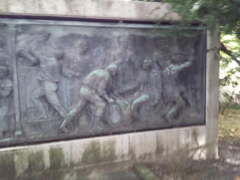 Calandrelli, Alexander: Rheinland-Relief, Standort Stinnes-Platz; Foto: Kunstmuseum Mülheim an der Ruhr 2016.