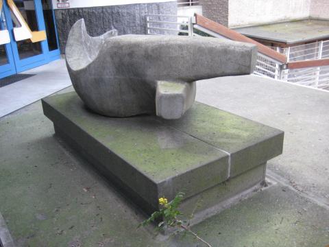 Prasse, Karl: Liegender Torso (1976), Rückansicht; Foto: Kunstmuseum Mülheim an der Ruhr 2016.